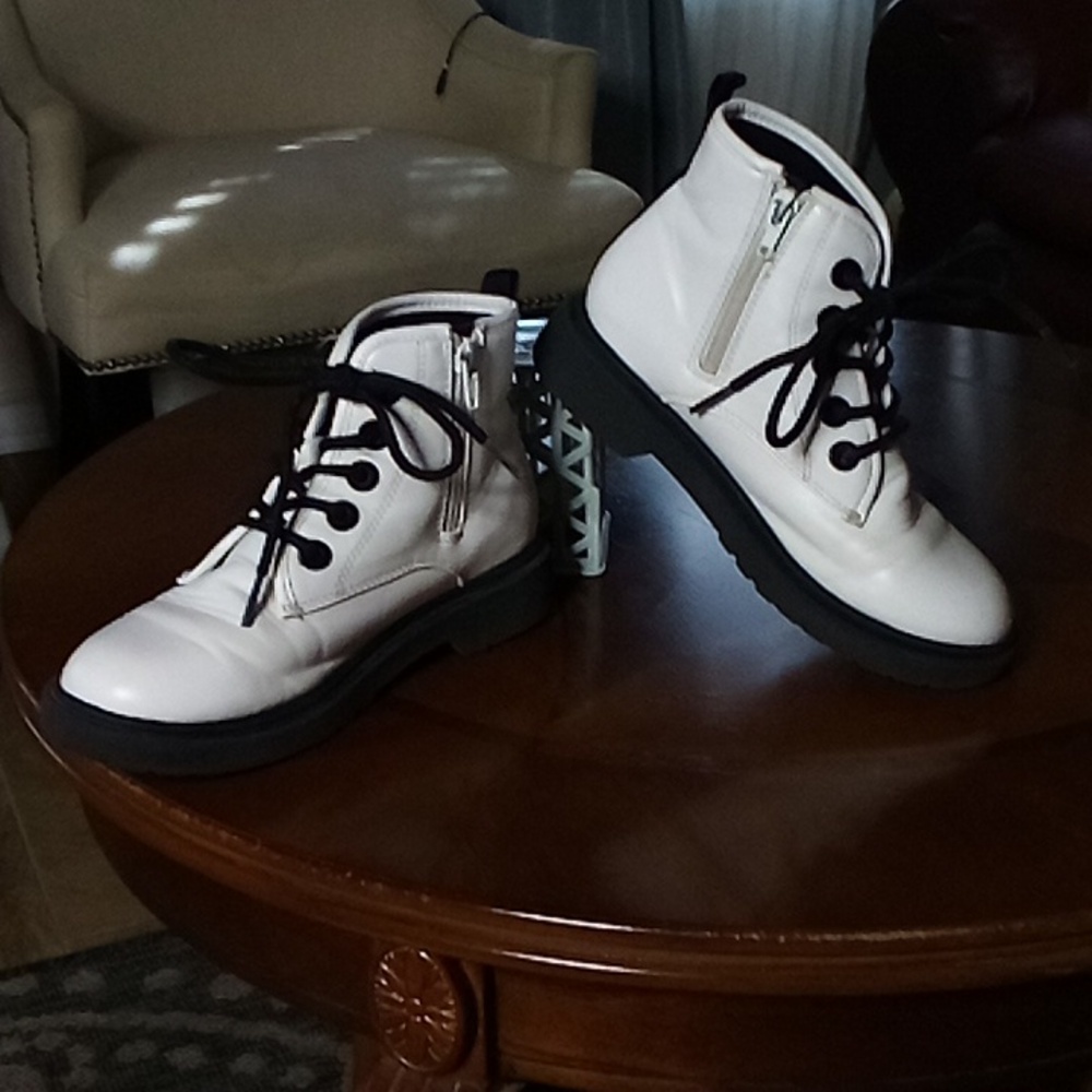 Steve Madden JShortie White Combat Boots Size 3M